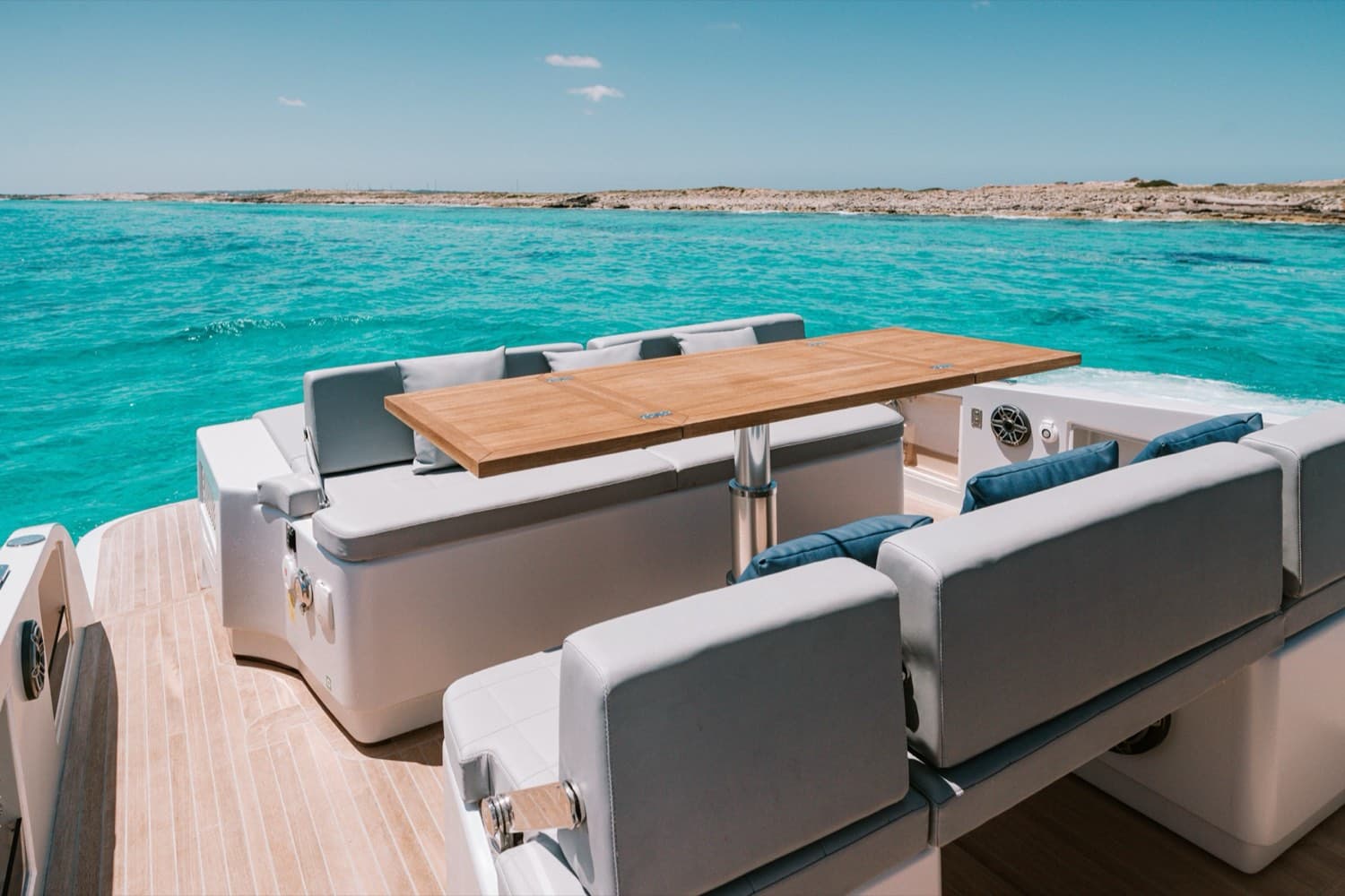 Cayman 40 (Caiman) — 13.0 m yacht for charter in Ibiza