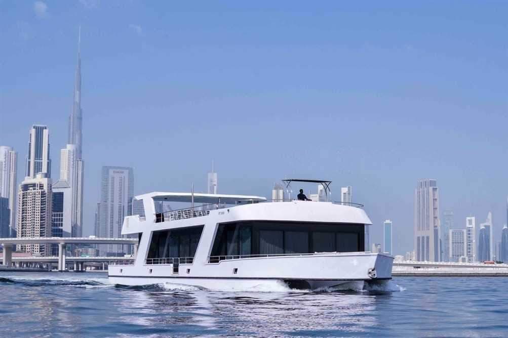 Floating Bella — image 2